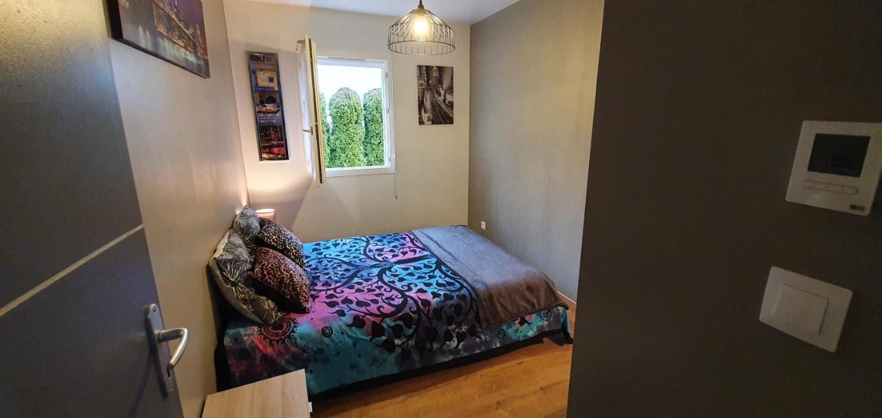 1 Chambre Privative Avec Bureau Et Cuisine Dans Maison 105 M2 Montfaucon Montfaucon  ภายนอก รูปภาพ