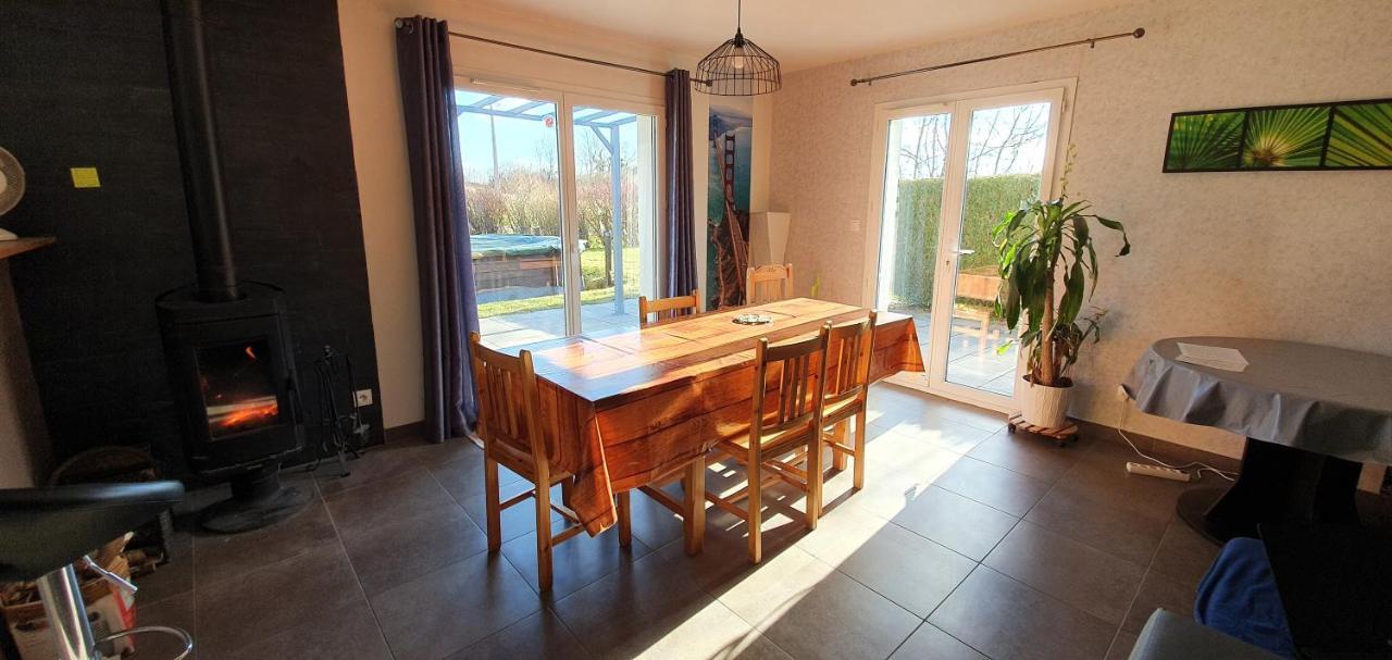 1 Chambre Privative Avec Bureau Et Cuisine Dans Maison 105 M2 Montfaucon Montfaucon  ภายนอก รูปภาพ