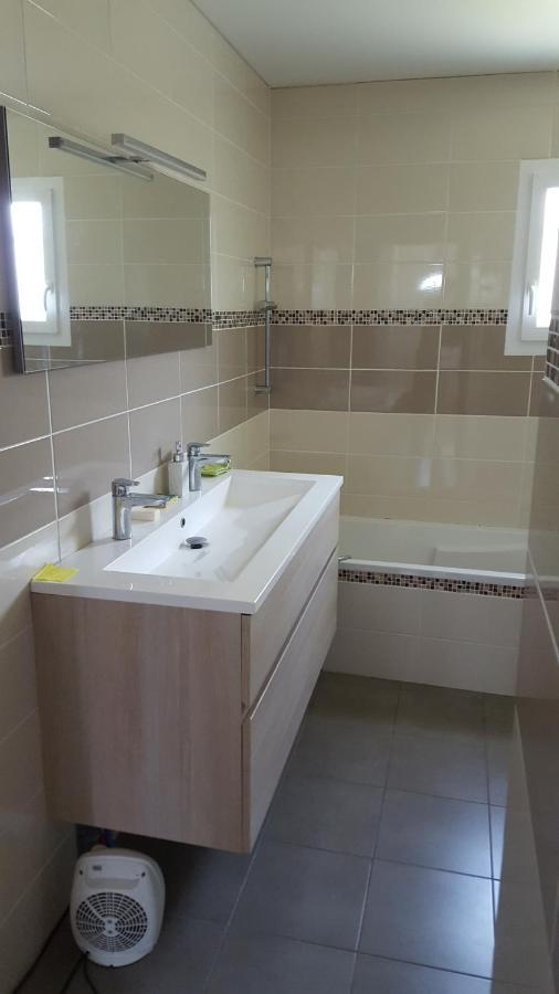 1 Chambre Privative Avec Bureau Et Cuisine Dans Maison 105 M2 Montfaucon Montfaucon  ภายนอก รูปภาพ